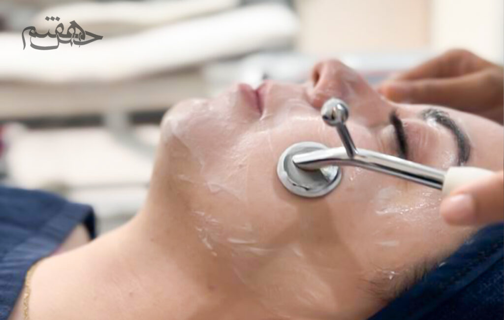 کار با دستگاه در مرکز لیانا و دریافت فیشیال تخصصی